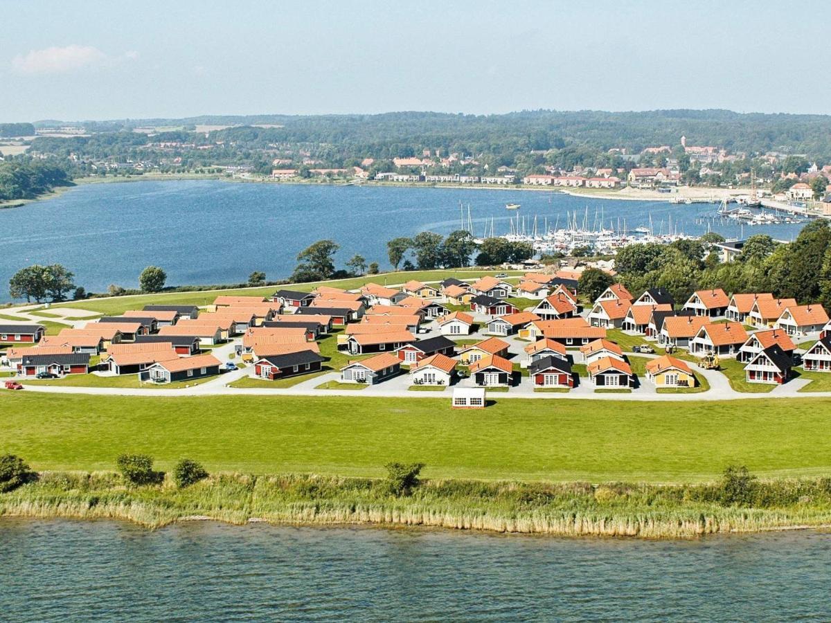 6 Person Holiday Home On A Holiday Park In Grasten Bagian luar foto