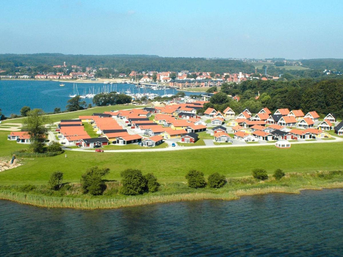 6 Person Holiday Home On A Holiday Park In Grasten Bagian luar foto