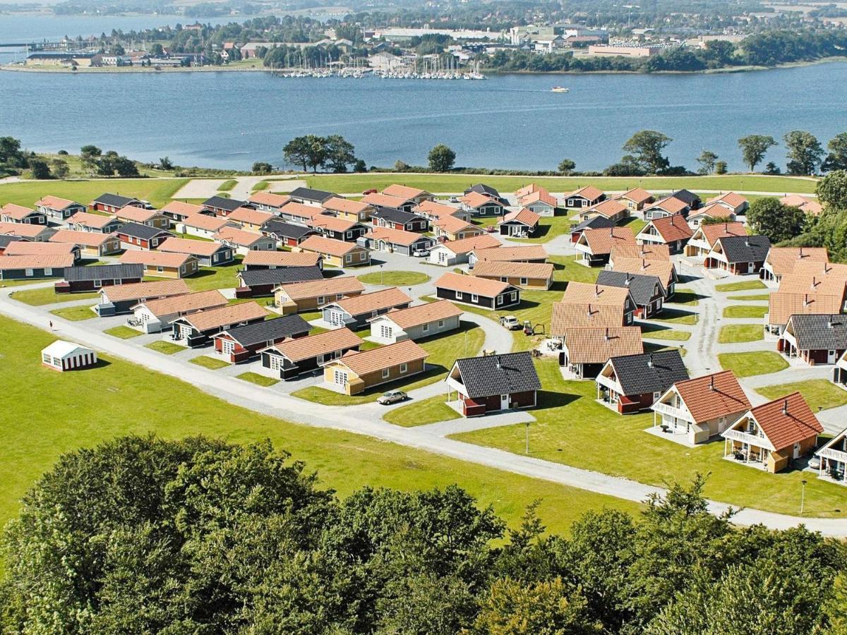 6 Person Holiday Home On A Holiday Park In Grasten Bagian luar foto